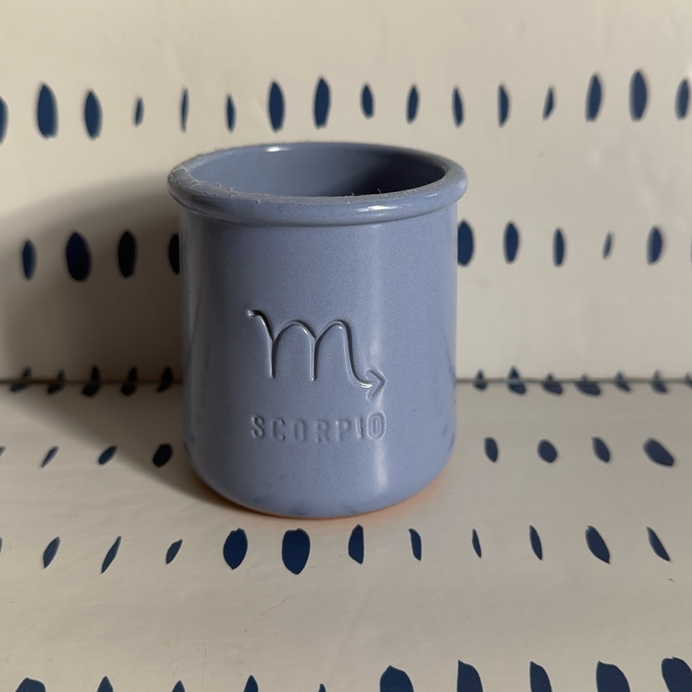 La Fermiere Periwinkle Scorpio Zodiac Pot